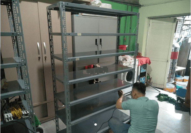 Lăp đặt kệ sắt v lỗ